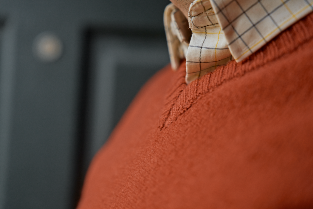 V-ringad tröja Bombay brown – Härkila