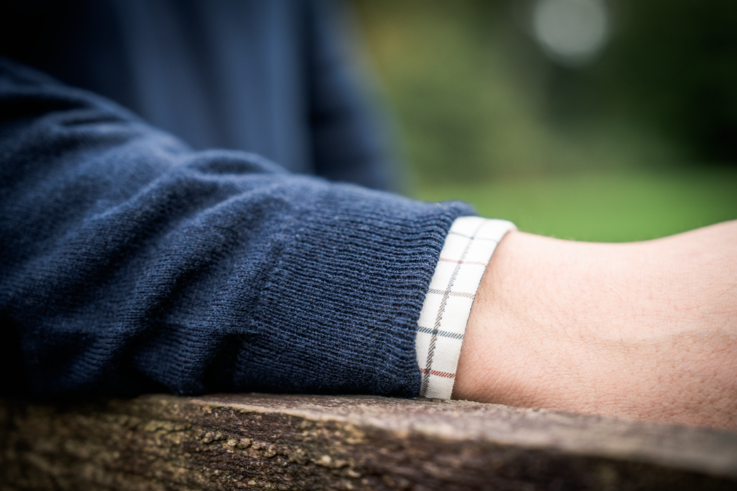 V-ringad tröja Dark Sapphire – Seeland