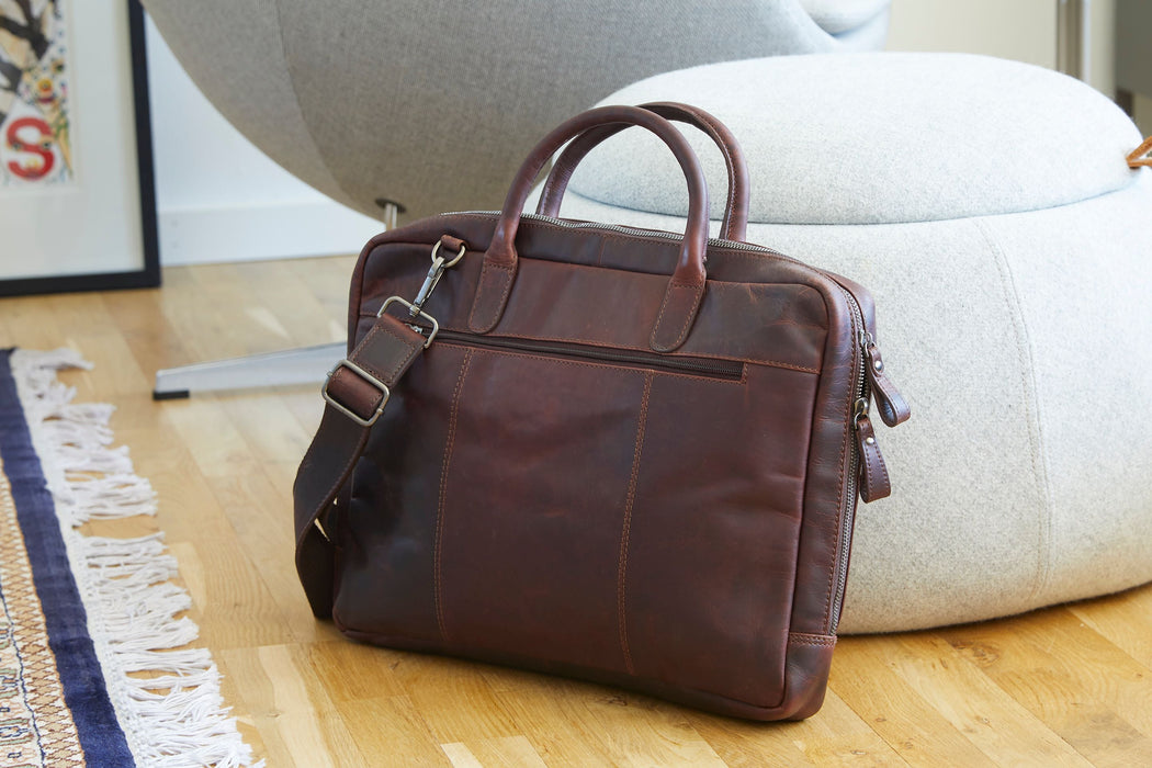 Datorväska Slim i läder kastanjebrun – Corium